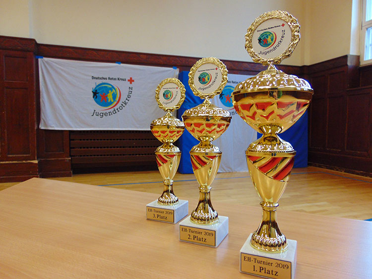 Drei Jugendrotkreuz-Pokale 