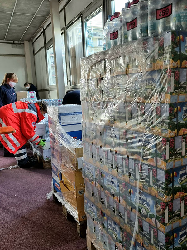 Gespendete Palette Capri-Sun für die Care-Pakete